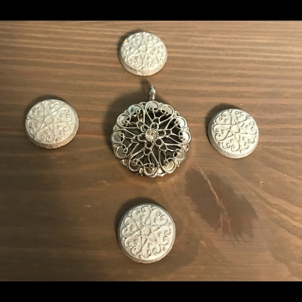 Authentic Origami Owl Sentiments Medium Silver Tw… - image 1